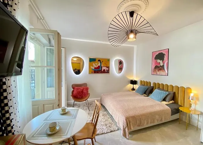Luxury Panda Apartment In Old Town
